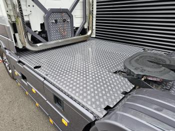 FH400 4X2 / SPECIAL / SHOWTRUCK